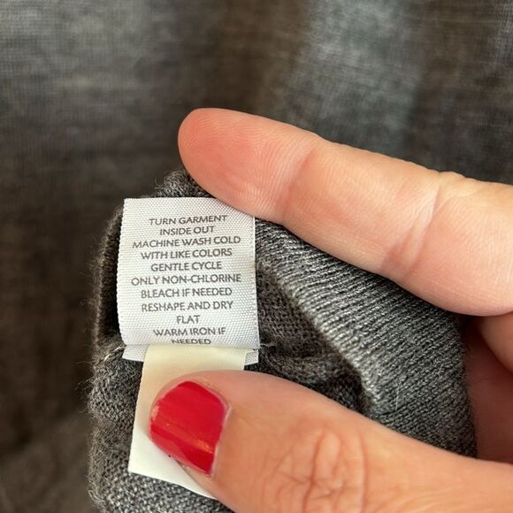 J. Jill Women 100% Merino Wool V-Neck 3/4 sleeve knit sweater gray soft Size PM! - Picture 7 of 8